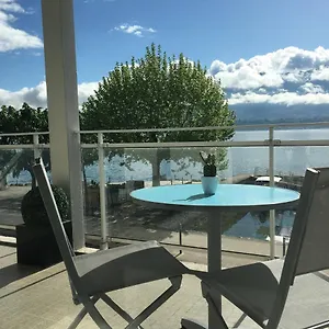 Pieds Dans L'eau Au Du Bourget Appartement